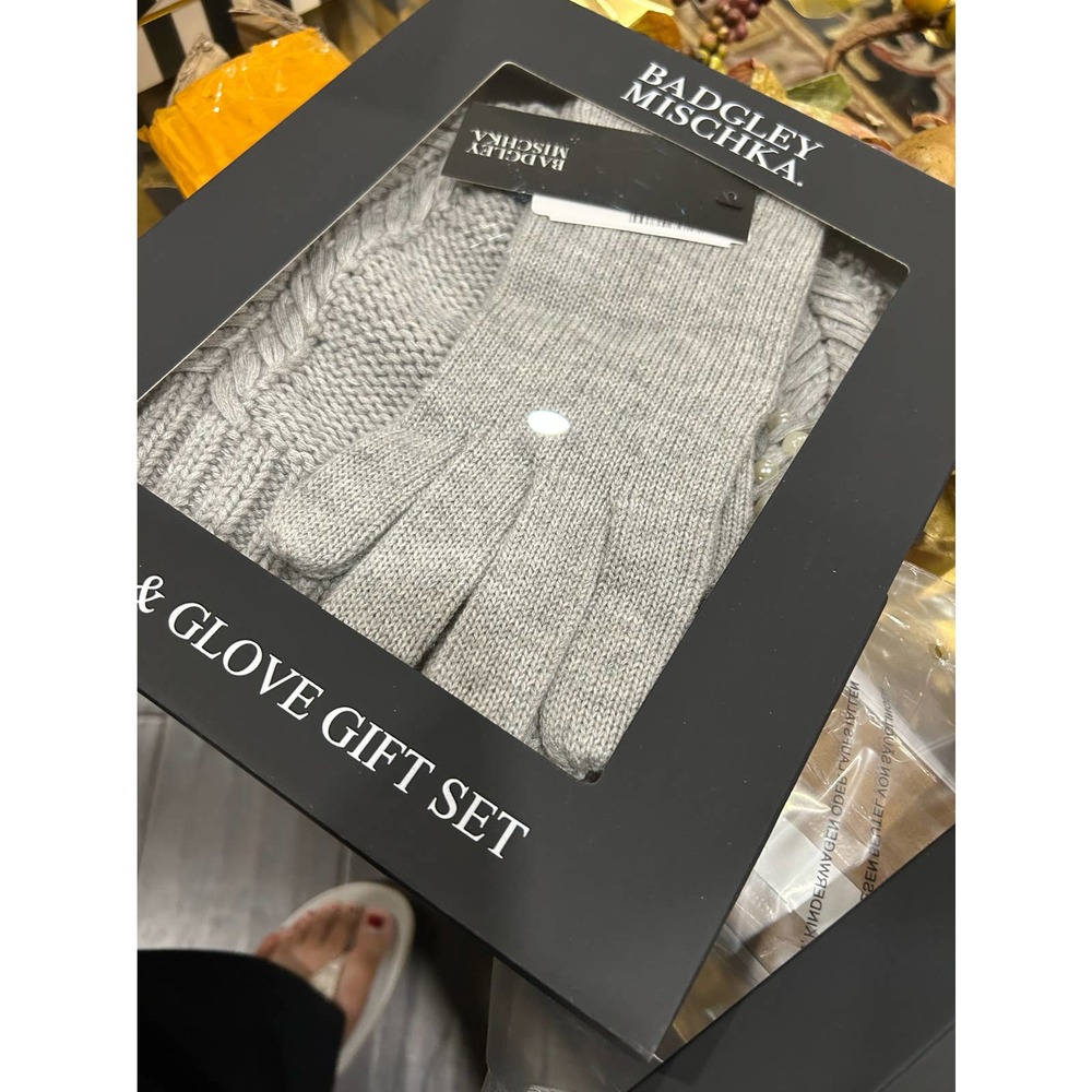 Bagley Mischka hat and glove set, gray, NWT, retails for $115